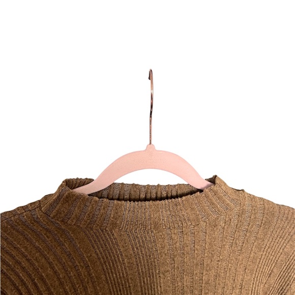 Elegant Ribbed Tan Two-Piece Set - Picture 3 of 5